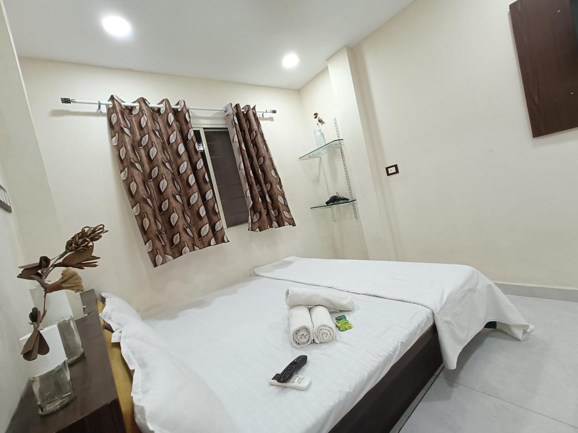 Treebo Yatri Grah Kshipra T Hotel Ujjain Eksteriør bilde