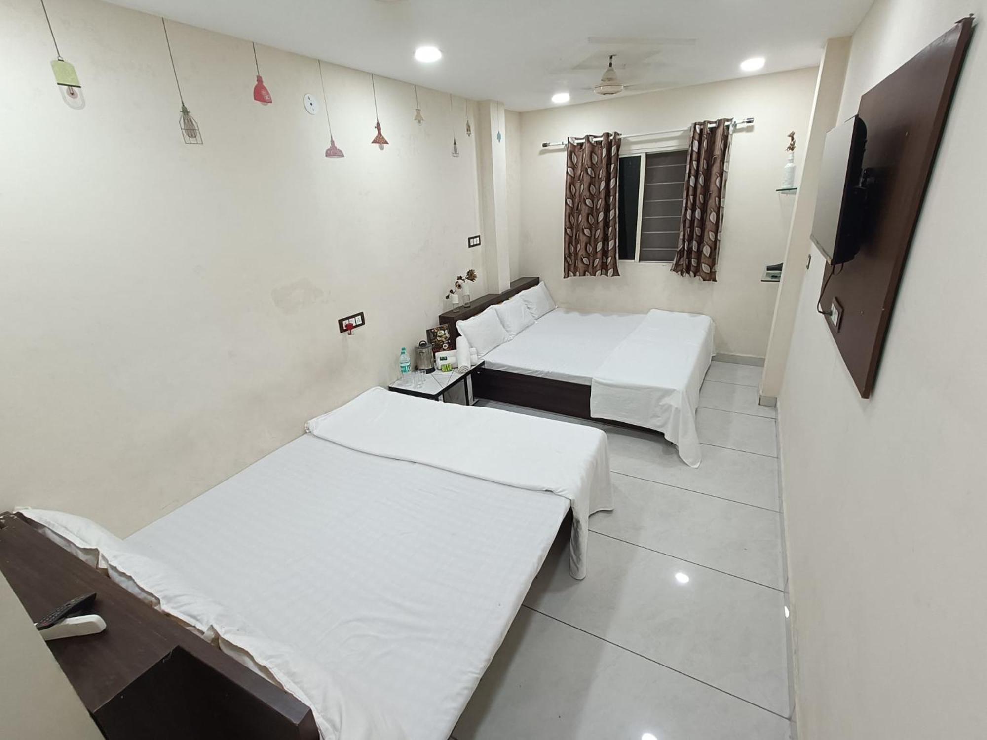 Treebo Yatri Grah Kshipra T Hotel Ujjain Eksteriør bilde