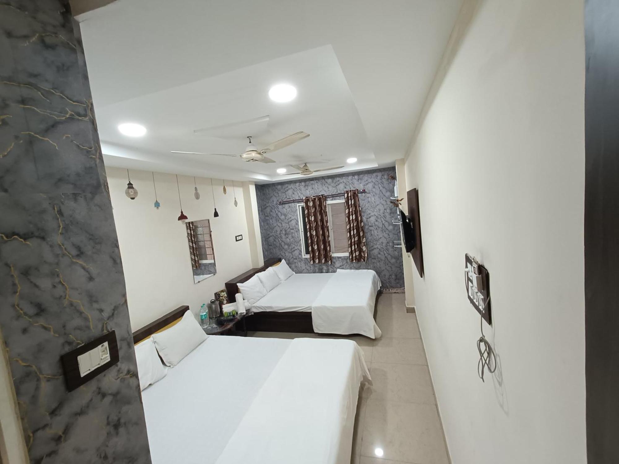 Treebo Yatri Grah Kshipra T Hotel Ujjain Eksteriør bilde