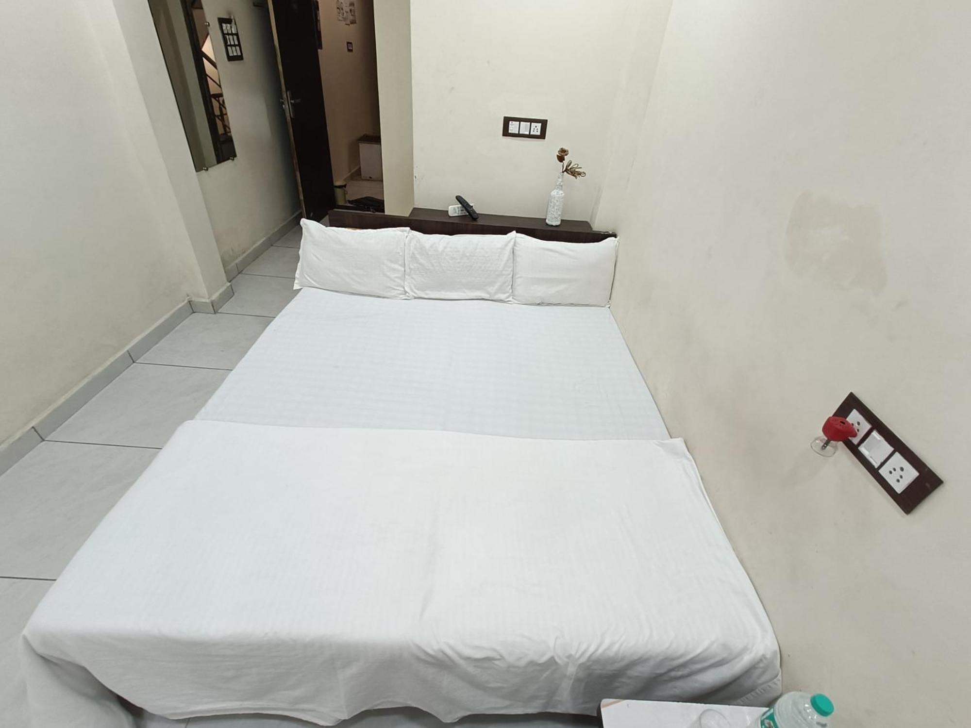 Treebo Yatri Grah Kshipra T Hotel Ujjain Eksteriør bilde
