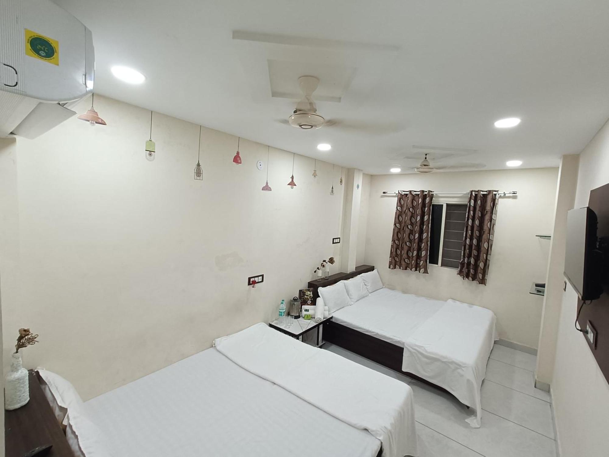 Treebo Yatri Grah Kshipra T Hotel Ujjain Eksteriør bilde