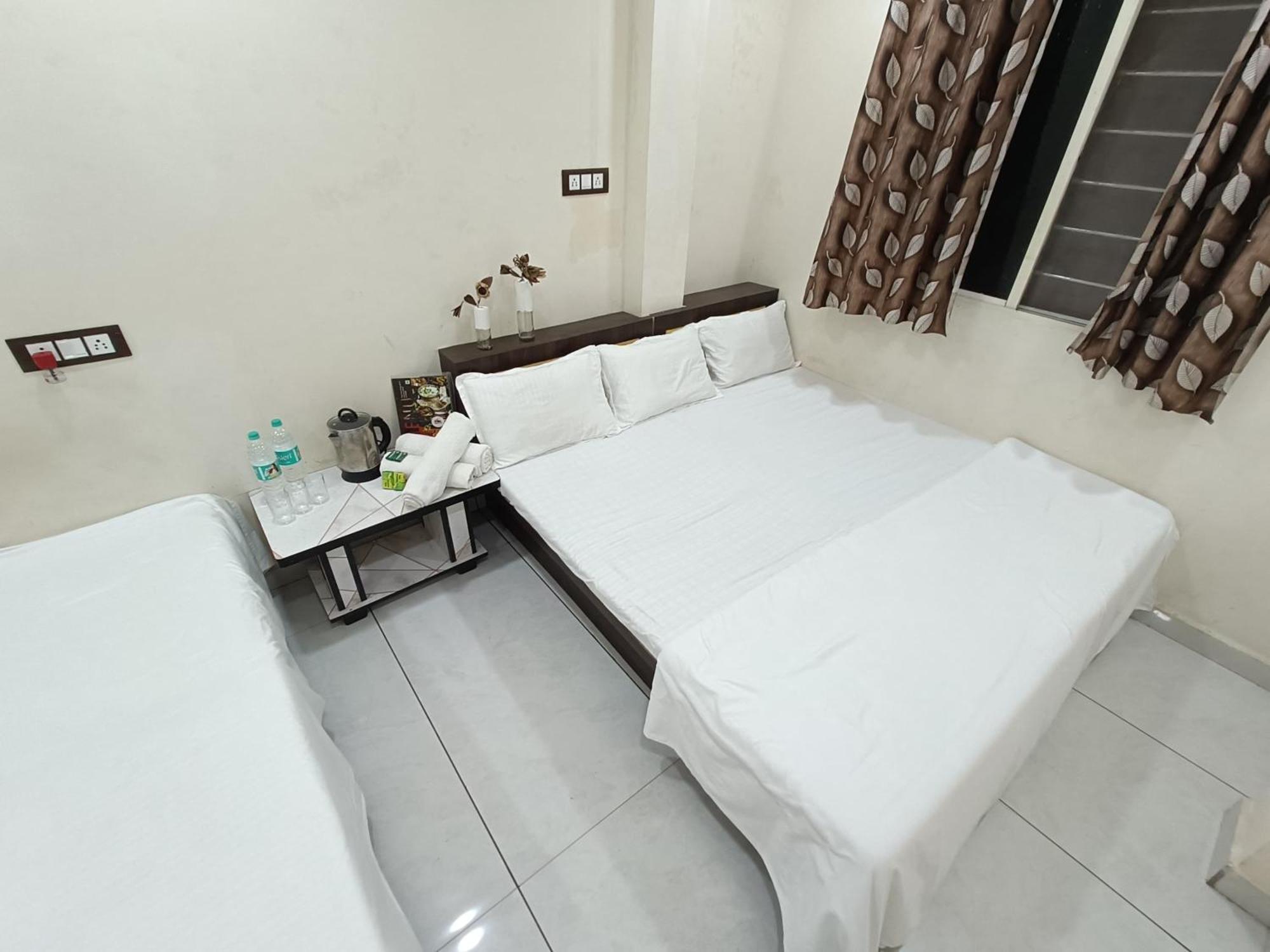 Treebo Yatri Grah Kshipra T Hotel Ujjain Eksteriør bilde