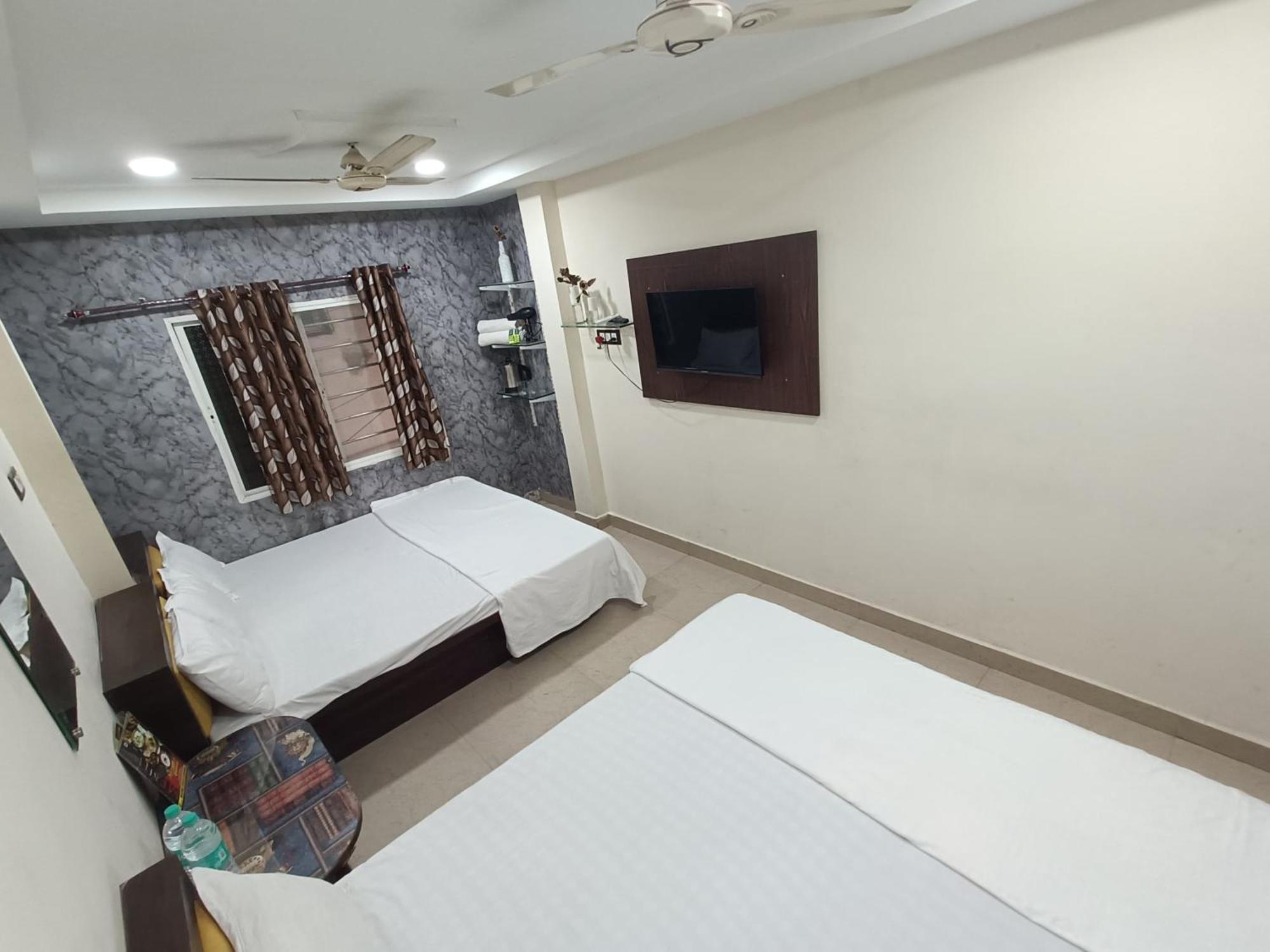 Treebo Yatri Grah Kshipra T Hotel Ujjain Eksteriør bilde