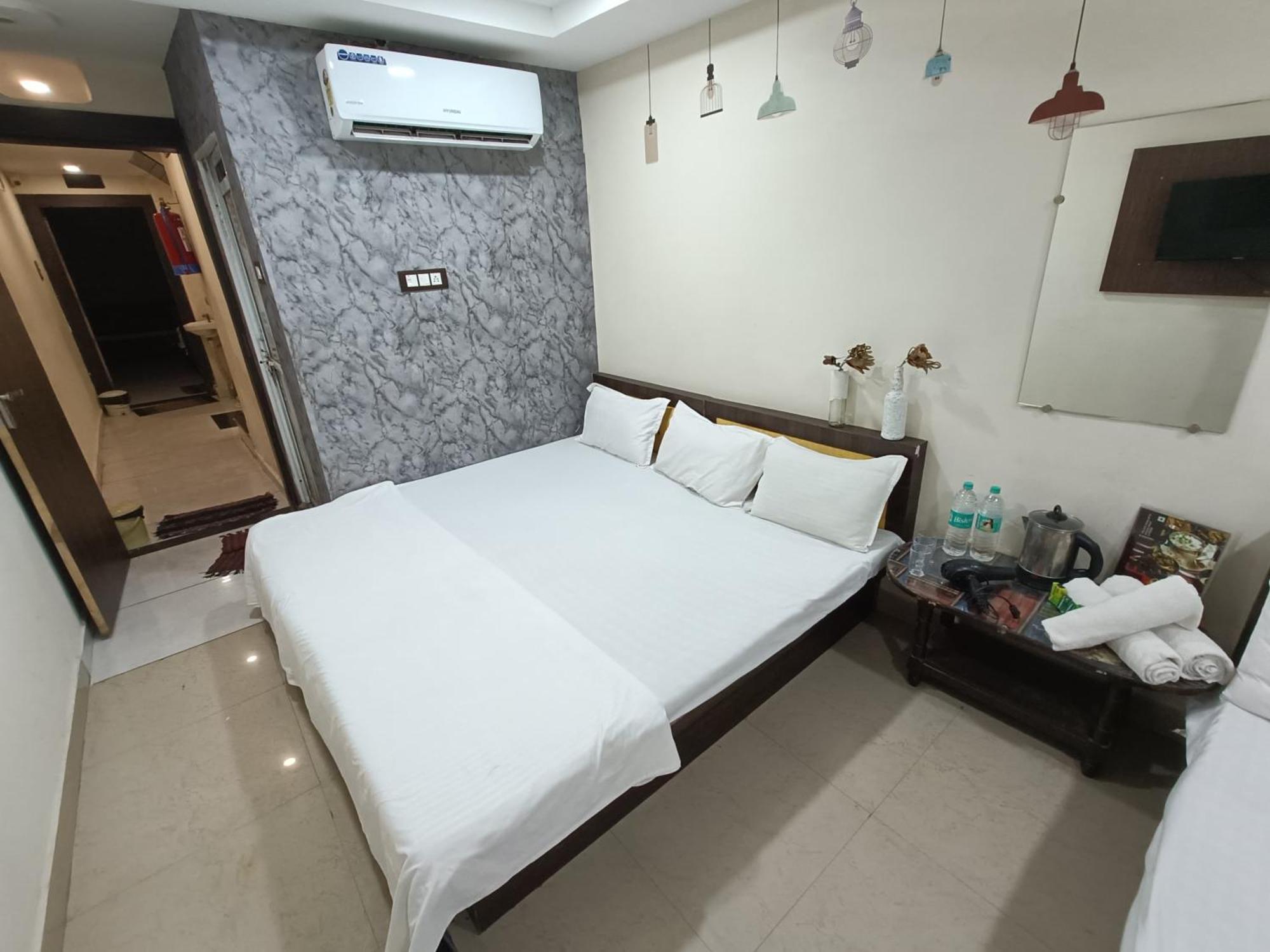 Treebo Yatri Grah Kshipra T Hotel Ujjain Eksteriør bilde
