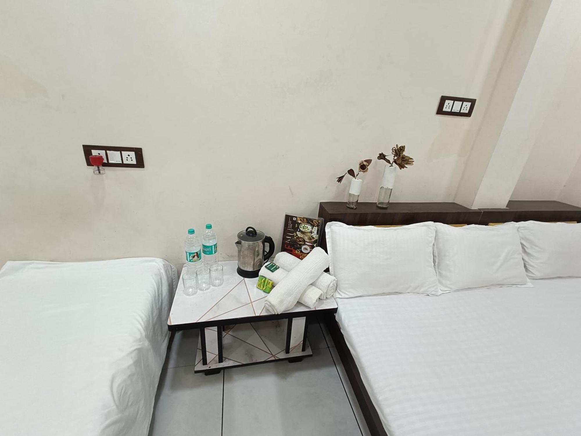 Treebo Yatri Grah Kshipra T Hotel Ujjain Eksteriør bilde
