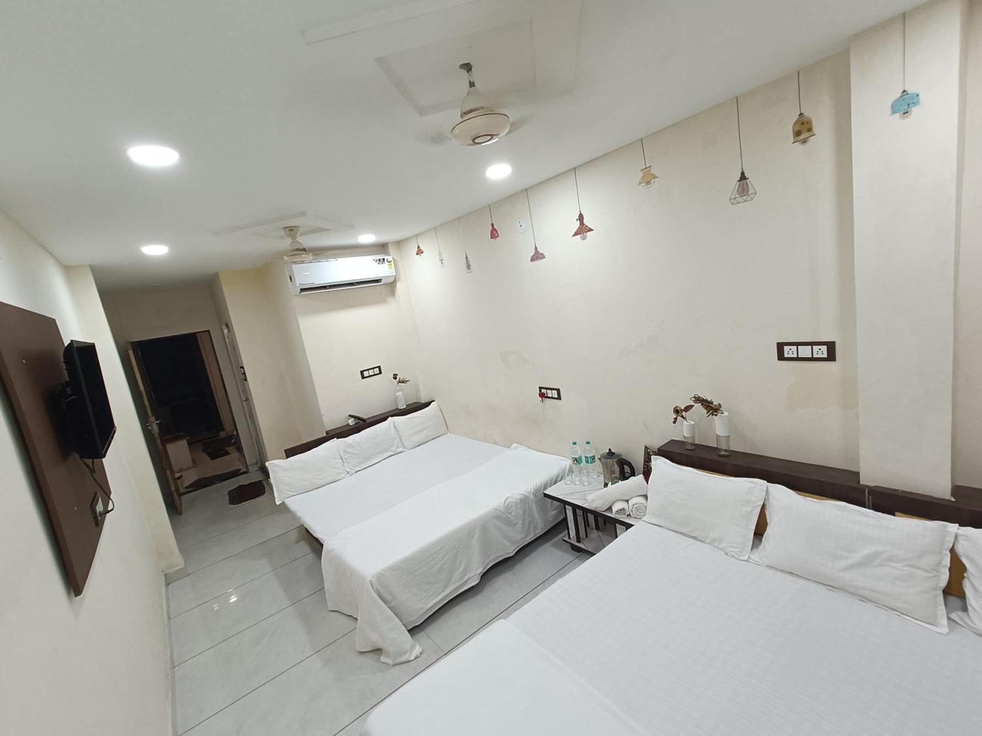 Treebo Yatri Grah Kshipra T Hotel Ujjain Eksteriør bilde