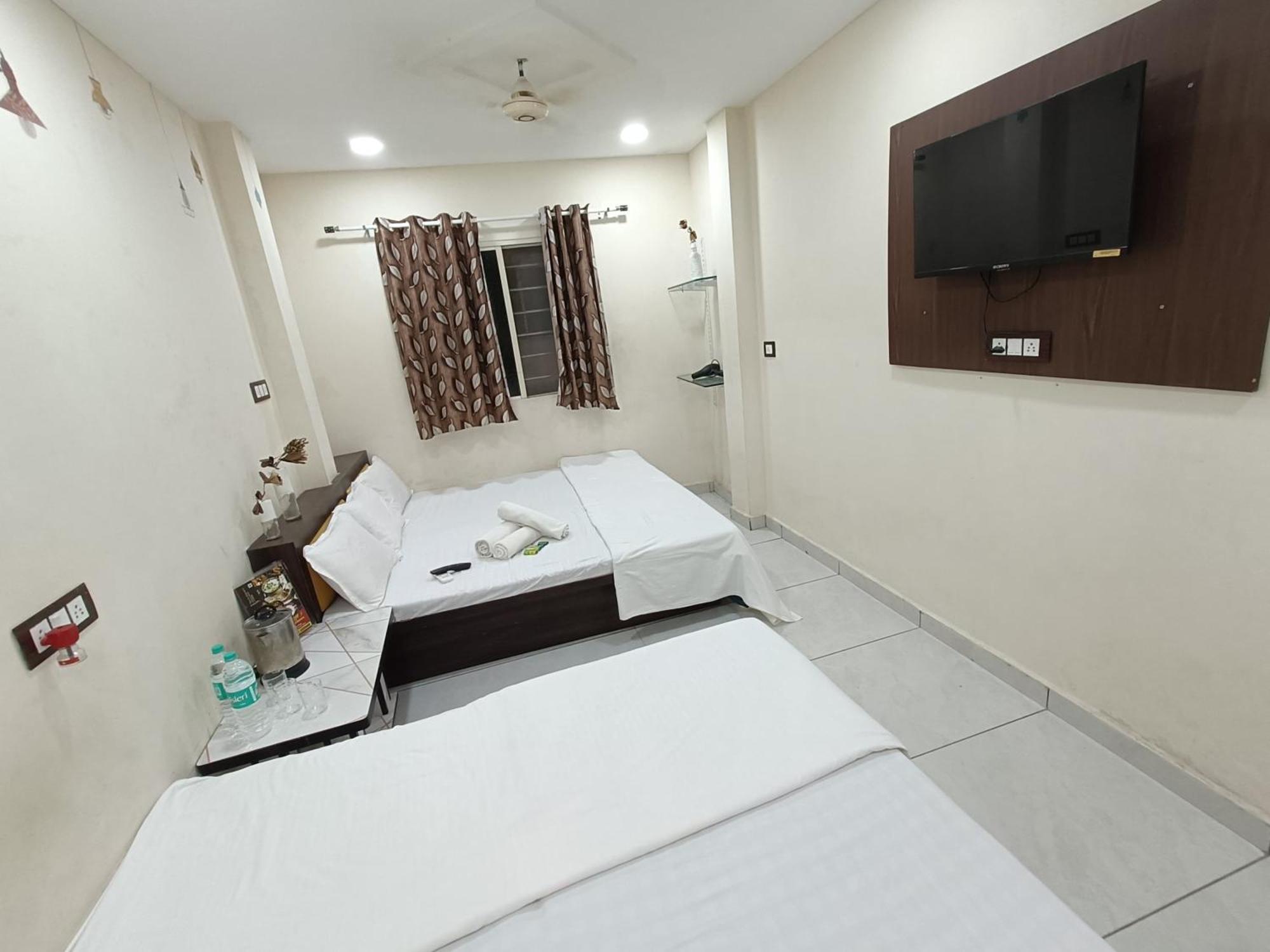 Treebo Yatri Grah Kshipra T Hotel Ujjain Eksteriør bilde