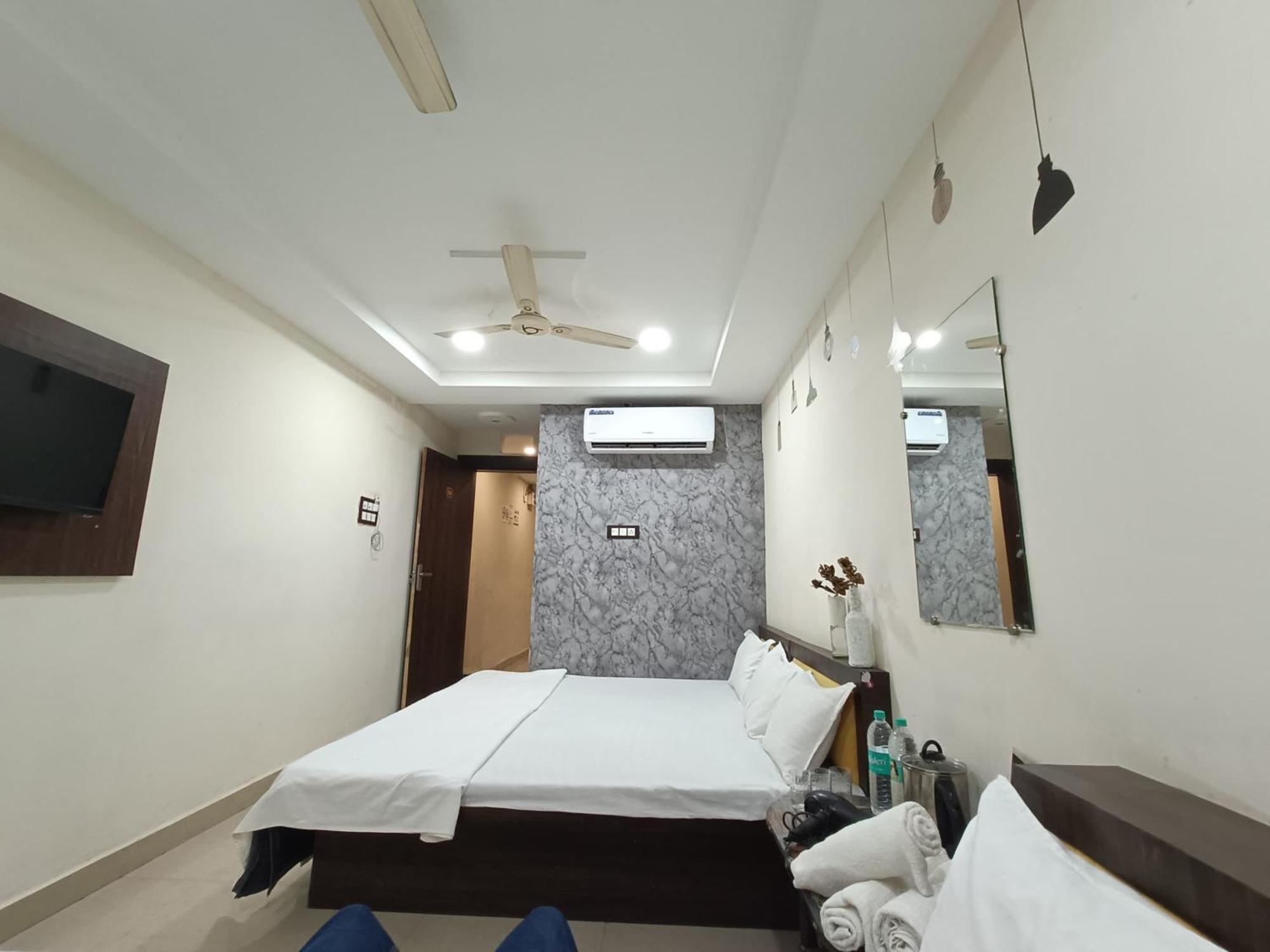 Treebo Yatri Grah Kshipra T Hotel Ujjain Eksteriør bilde